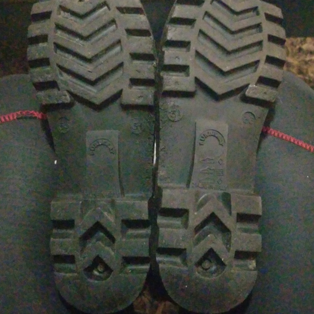 Burberry's - Picture 3 of 4